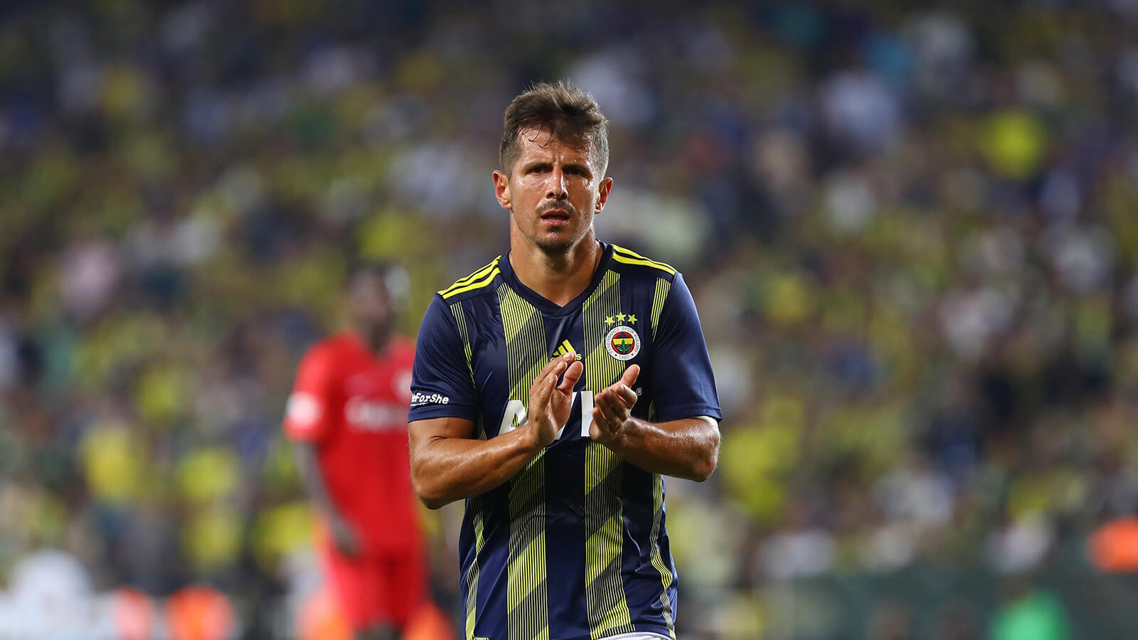 Emre Belözoğlu sezon sonunda futbolu bırakacağını açıkladı