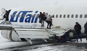 Rus yolcu uçağının kuyruğu piste çarptı